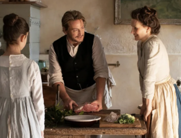 Dodin, Eugène et leur apprentie en pleine préparation culinaire