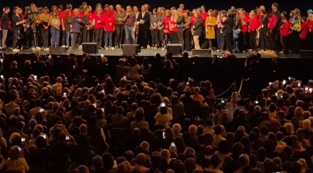 Discours d'Anthony Delon devant les spectateurs de la Halle Tony Garnier