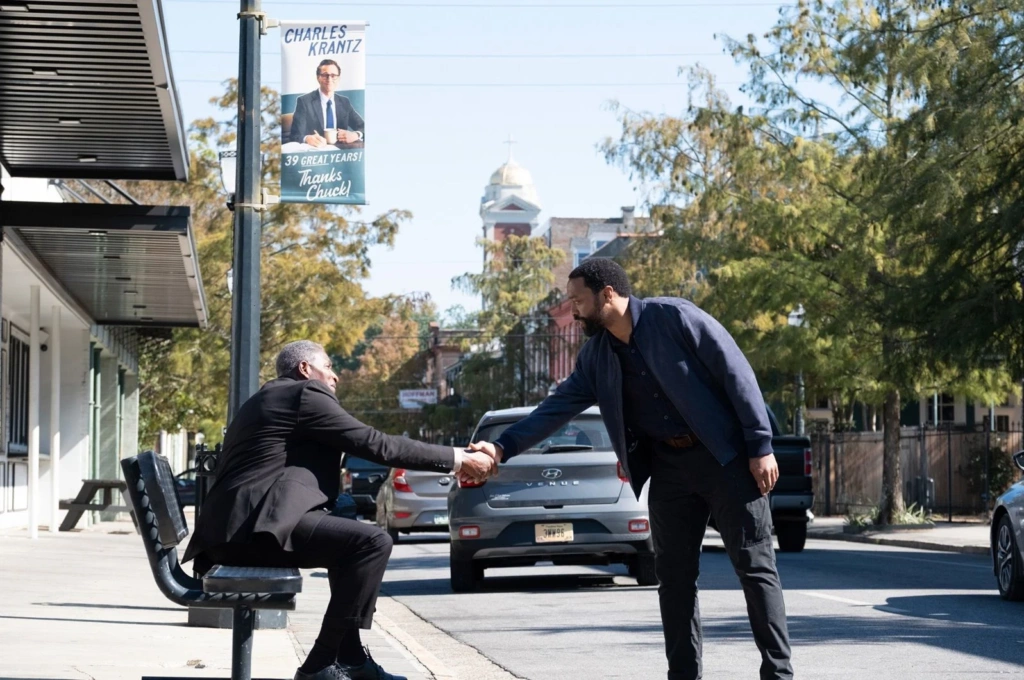 Chiwetel Ejiofor et Carl Lumbly dans Life of Chuck © Neon
